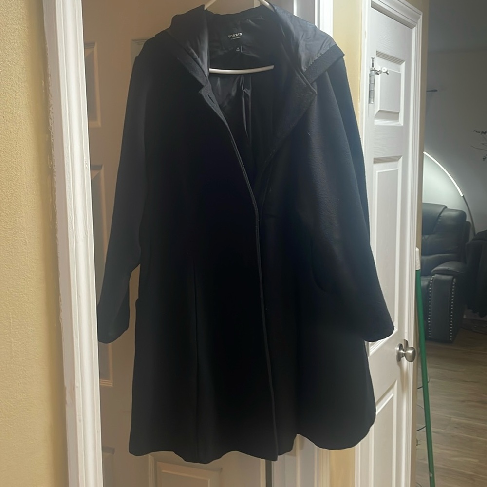 Women’s size 4 black dress coat….great deal!!!